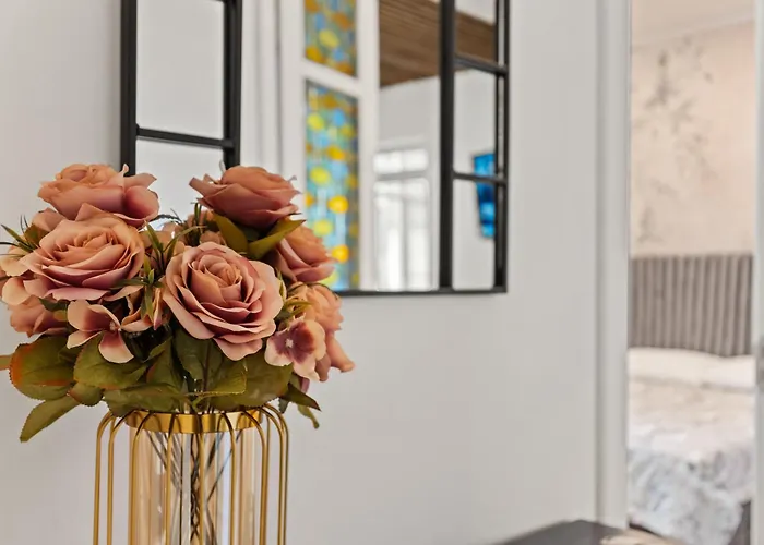 Monkey's Den Ultra-central Bukarest