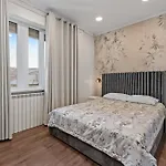 Apartman Monkey's Den - Artistic 2br With Balcony *