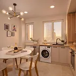 Monkey's Den - Artistic 2br With Balcony Apartman Bukarest