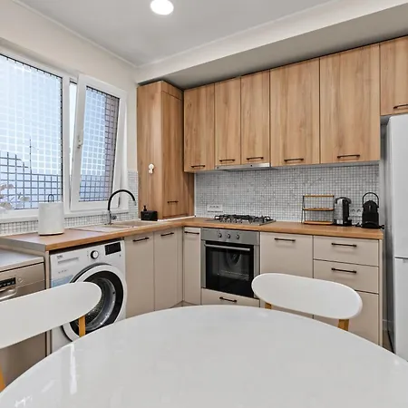 Monkey's Den Ultra-central