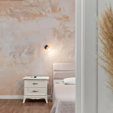 2br With Balcony شقة *