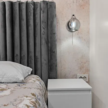 شقة 2br With Balcony *