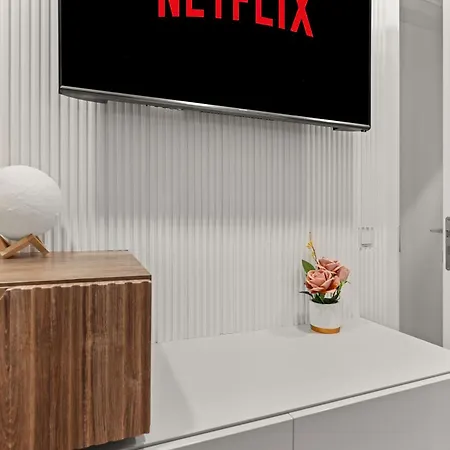 Monkey's Den Ultra-central Apartment Bukarest