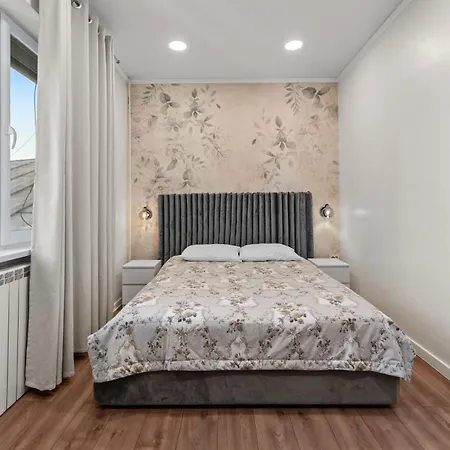 2br With Balcony * بوخارست