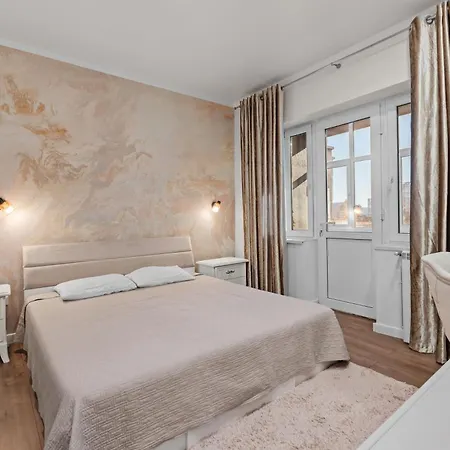 Monkey's Den Ultra-central Apartment *