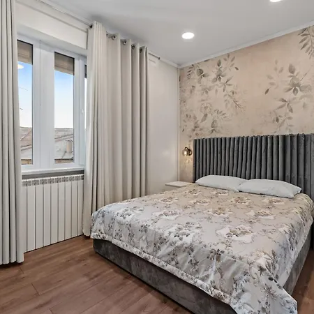 شقة 2br With Balcony *