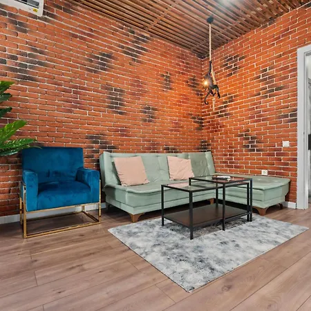 Monkey's Den Ultra-central * Bukarest