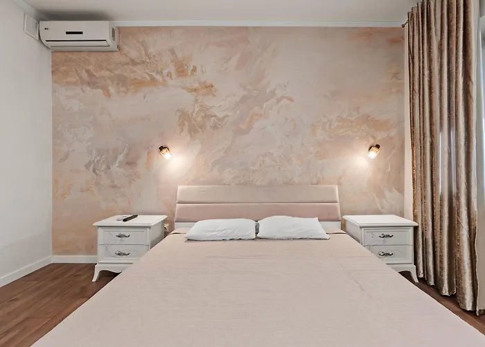 Monkey's Den - Artistic 2br With Balcony *