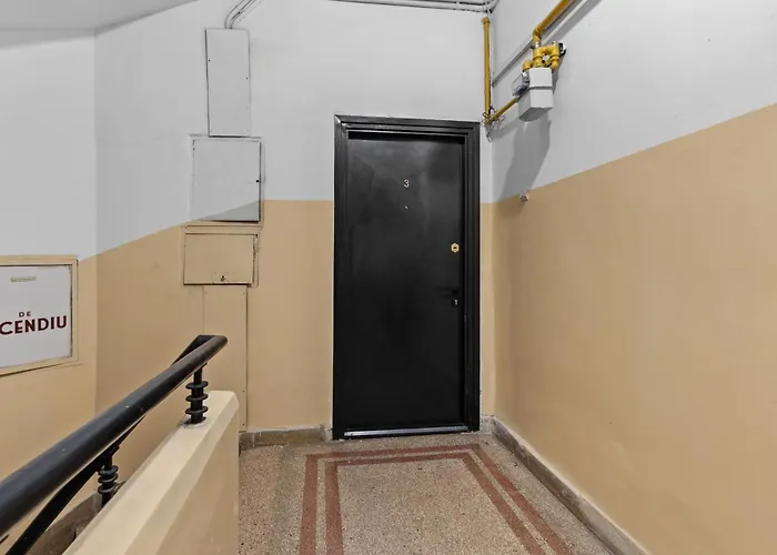 Monkey's Den Ultra-central