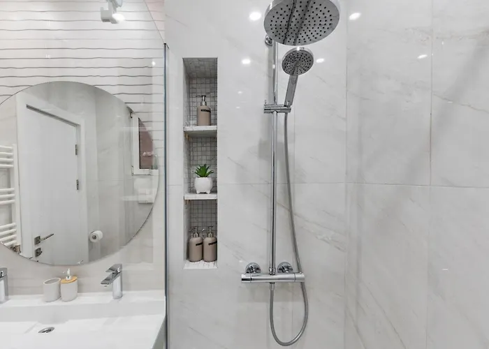 Monkey's Den - Artistic 2br With Balcony Bucharest