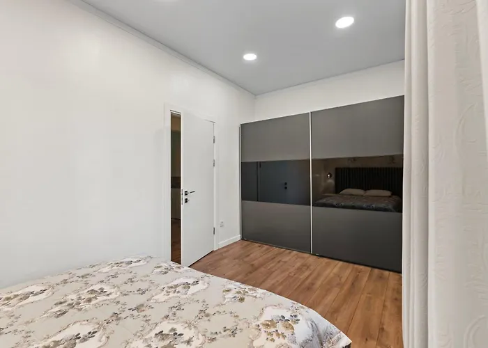 Monkey's Den - Artistic 2br With Balcony * Bucharest