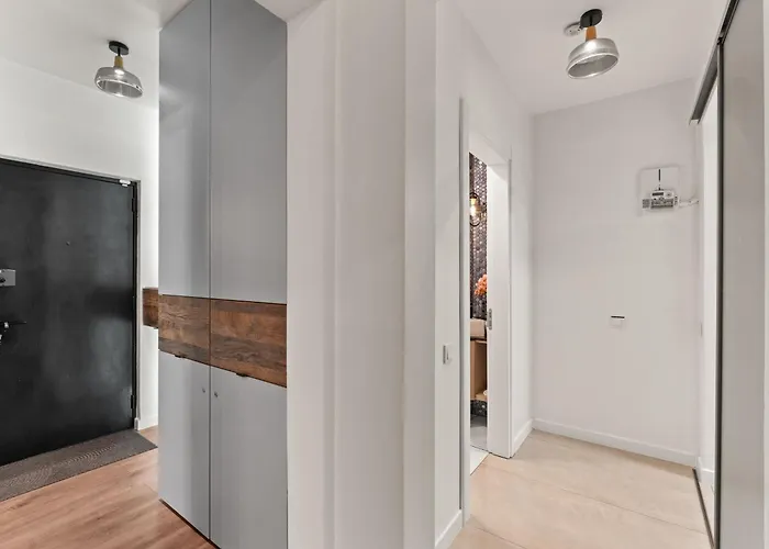 Apartment Monkey's Den - Artistic 2br With Balcony