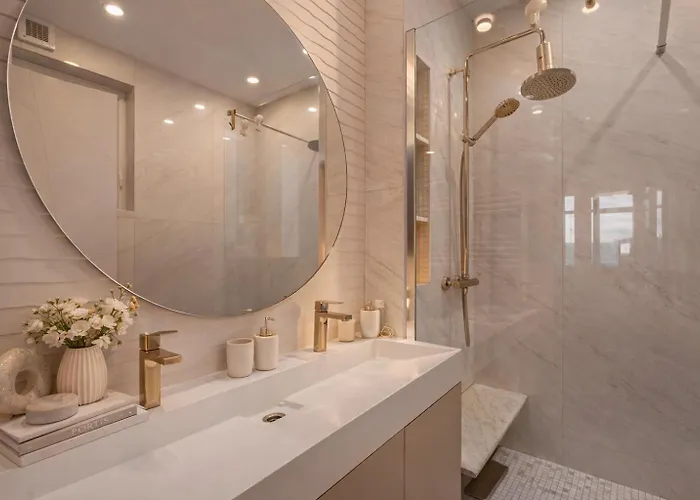 Monkey's Den - Artistic 2br With Balcony