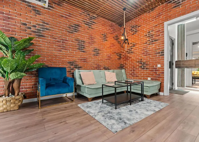 Monkey's Den Ultra-central * Bucareste